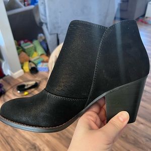 Baretraps Women's Cacie Heeled Ankle Bootie size 9